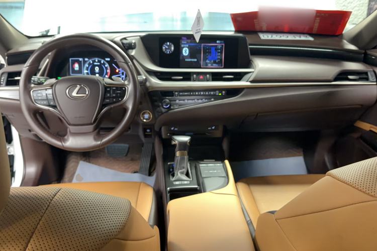 Used Lexus ES 2020 200 Excellence Edition Center Console