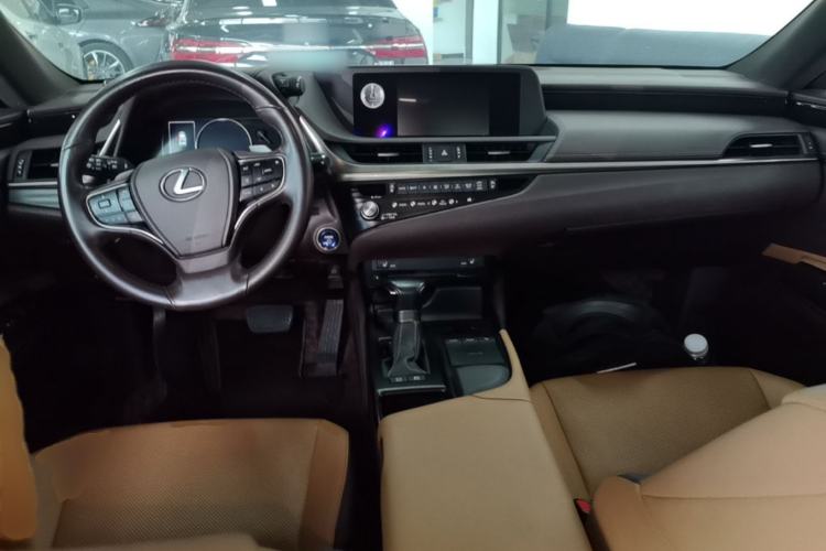 Used Lexus ES 2020 300h Premier Edition Center Console