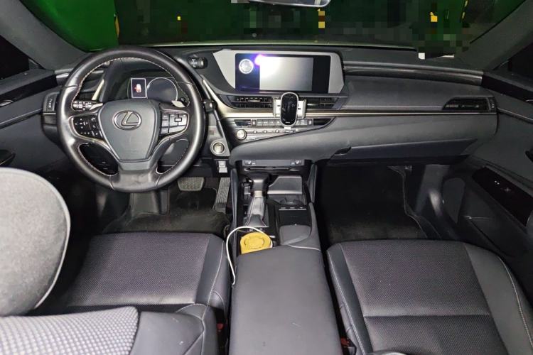 Used Lexus ES 2020 200 Excellence Edition Center Console