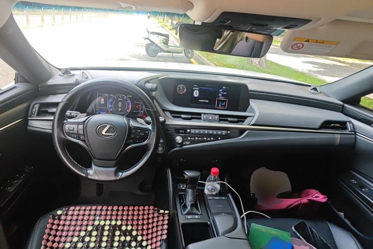 Used Lexus ES 2020 200 Excellence Edition Center Console