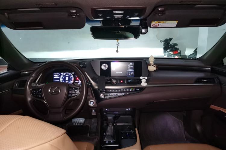 Used Lexus ES 2020 200 Excellence Edition Center Console