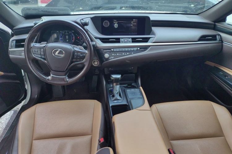 Used Lexus ES 2020 200 Excellence Edition Center Console