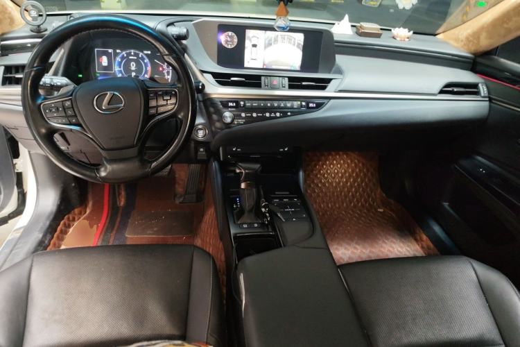 Used Lexus ES 2020 200 Excellence Edition Center Console