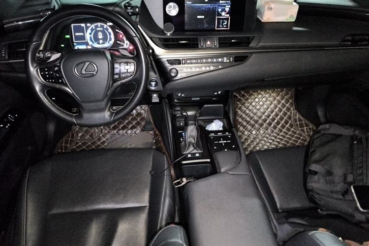 Used Lexus ES  Center Console