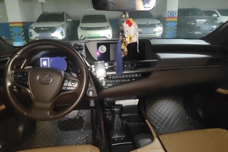 Used Lexus ES 2020 200 Excellence Edition Center Console