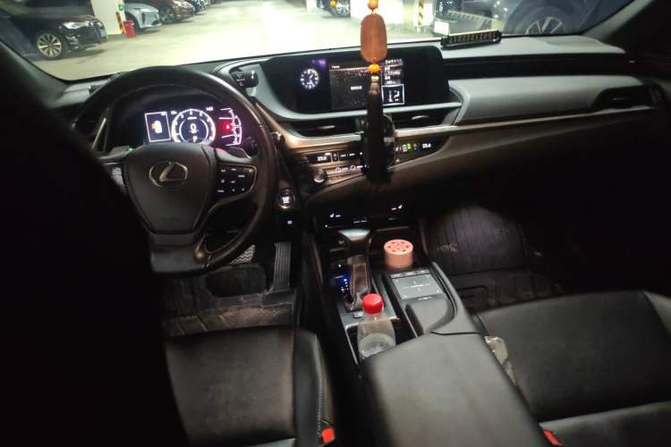 Used Lexus ES 2020 200 Excellence Edition Center Console