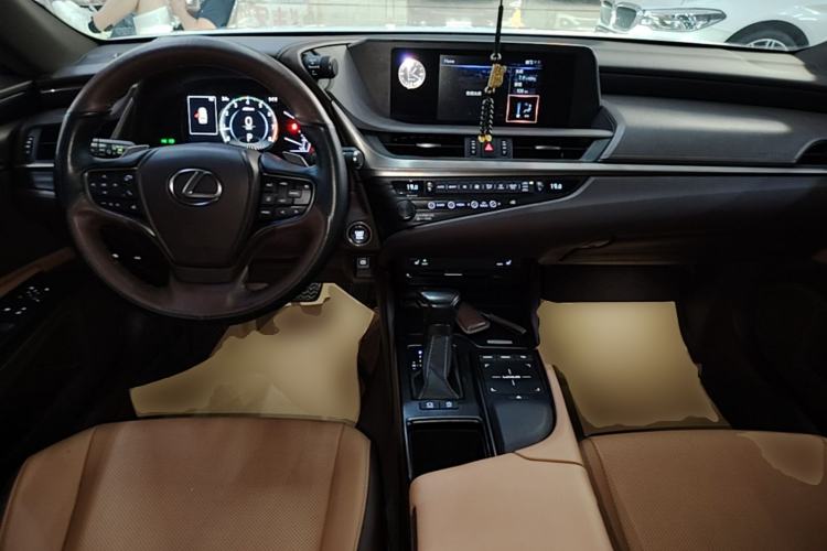 Used Lexus ES 2020 200 Excellence Edition Center Console