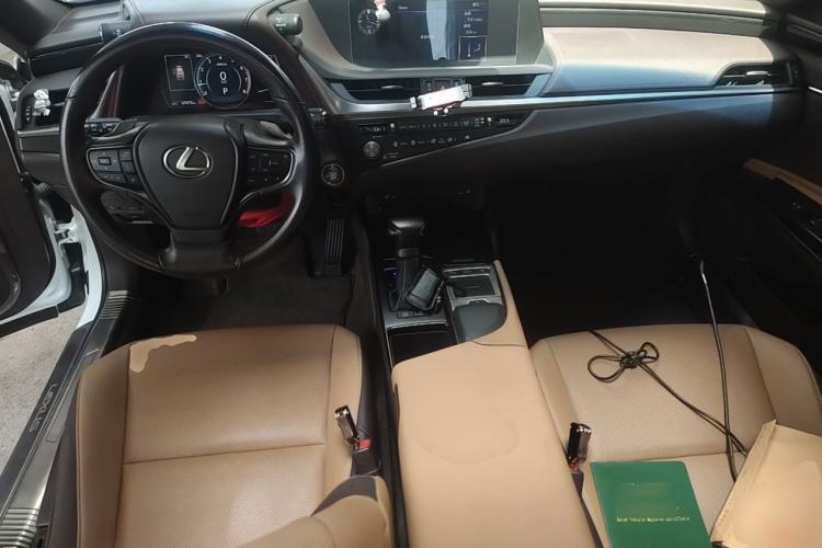 Used Lexus ES 2020 200 Excellence Edition Center Console