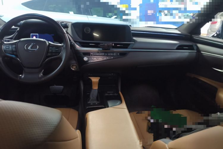 Used Lexus ES 2020 200 Excellence Edition Center Console