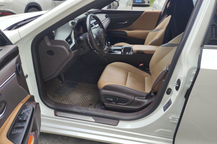 Used Lexus ES 2020 200 Luxury Edition Driver Seat