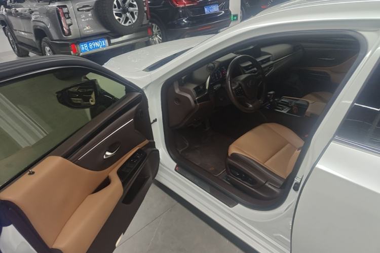 Used Lexus ES 2020 260 Excellence Edition Driver Seat