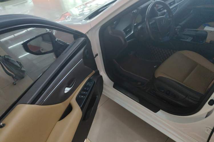 Used Lexus ES 2020 200 Excellence Edition Driver Seat