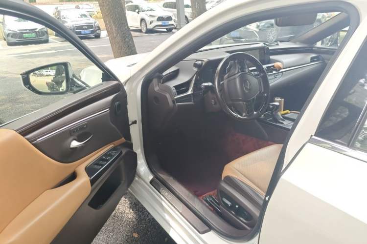 Used Lexus ES 2020 200 Luxury Edition Driver Seat