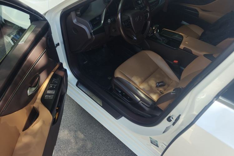 Used Lexus ES 2020 200 Excellence Edition Driver Seat