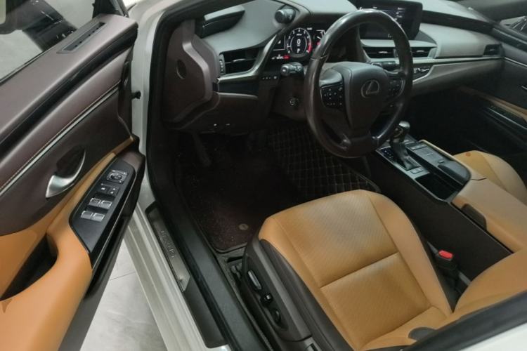 Used Lexus ES 2020 200 Excellence Edition Driver Seat