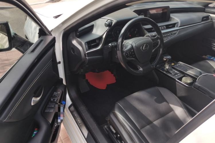 Used Lexus ES 2020 300h Premier Edition Driver Seat