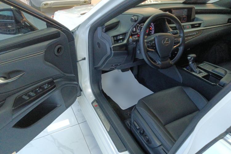 Used Lexus ES 2020 200 Excellence Edition Driver Seat