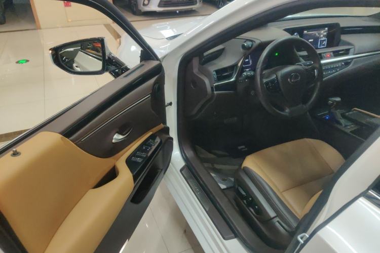Used Lexus ES 2020 200 Excellence Edition Driver Seat