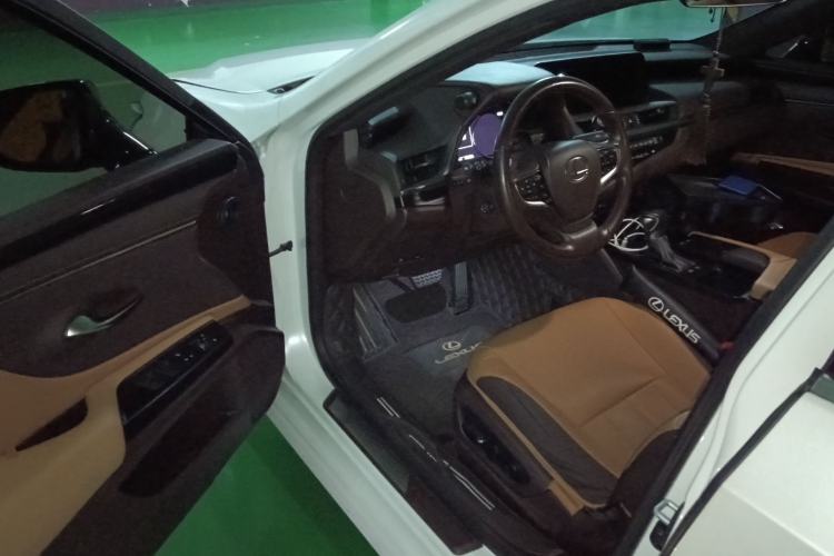 Used Lexus ES 2020 200 Excellence Edition Driver Seat