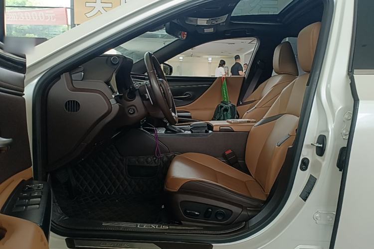 Used Lexus ES 2020 300h Premier Edition Driver Seat