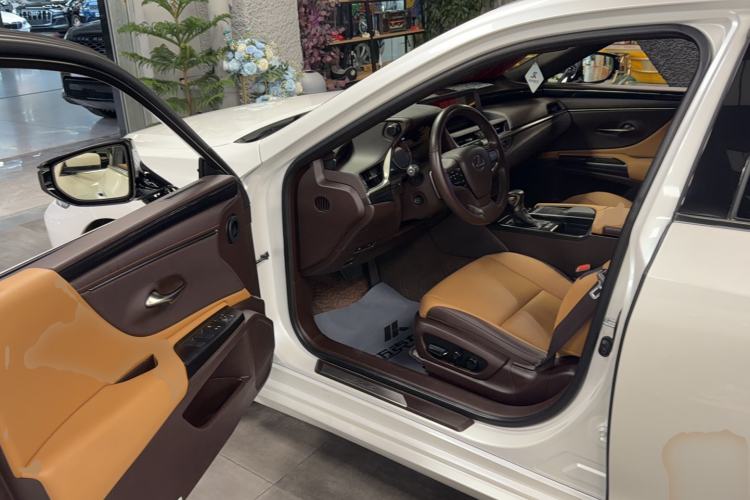Used Lexus ES 2020 200 Excellence Edition Driver Seat