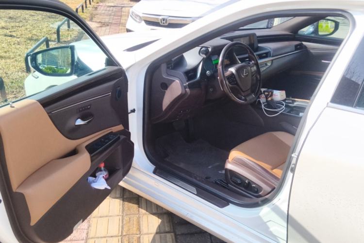Used Lexus ES 2020 200 Luxury Edition Driver Seat