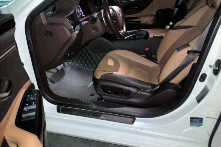 Used Lexus ES 2020 300h Premier Edition Driver Seat