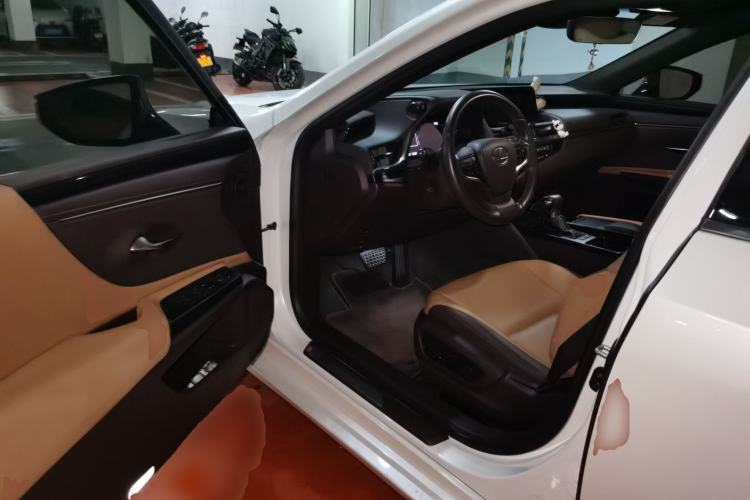 Used Lexus ES 2020 200 Excellence Edition Driver Seat