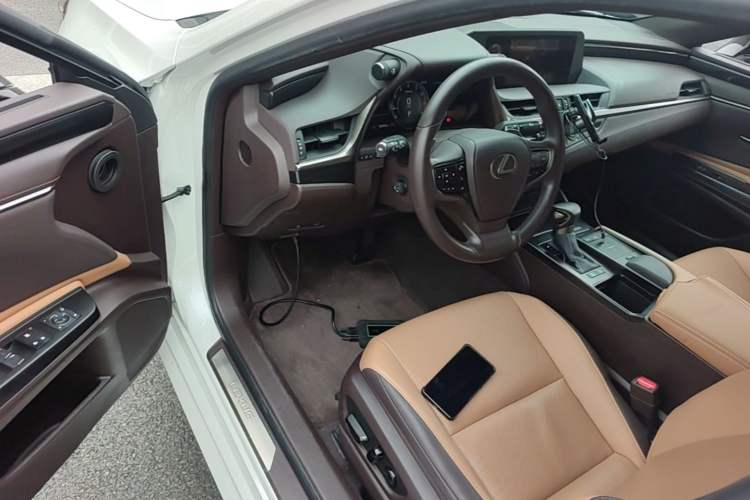 Used Lexus ES 2020 200 Excellence Edition Driver Seat