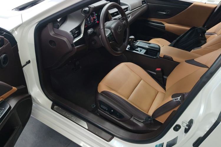 Used Lexus ES 2020 200 Excellence Edition Driver Seat