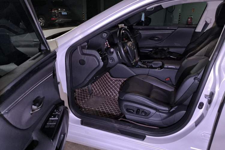 Used Lexus ES  Driver Seat