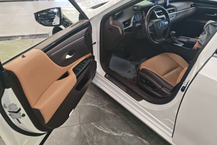 Used Lexus ES 2020 200 Excellence Edition Driver Seat