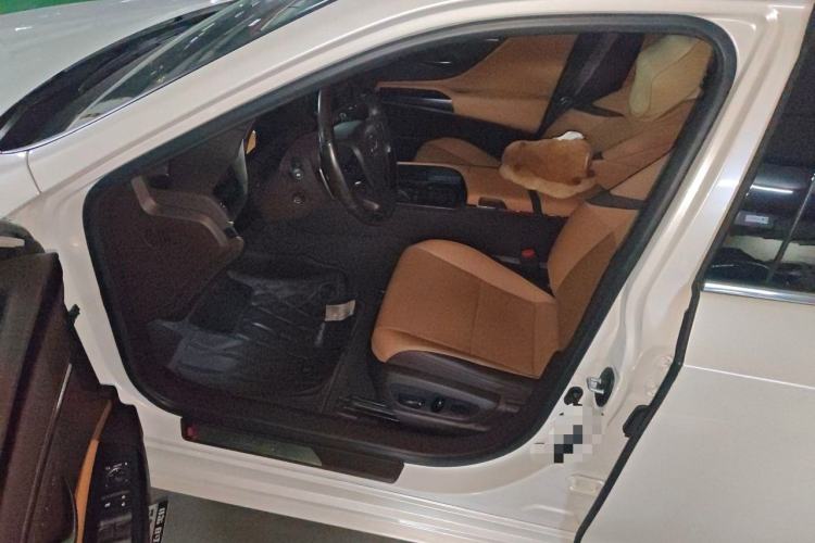 Used Lexus ES 2020 200 Luxury Edition Driver Seat