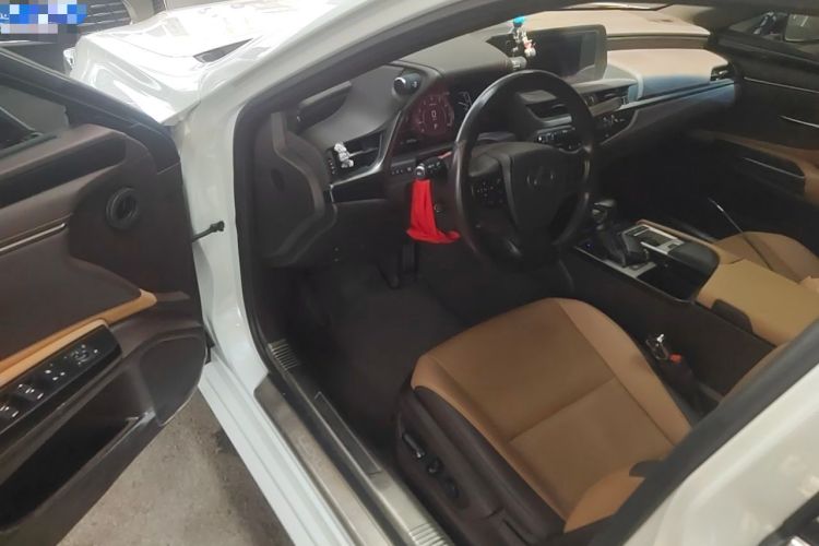 Used Lexus ES 2020 200 Excellence Edition Driver Seat