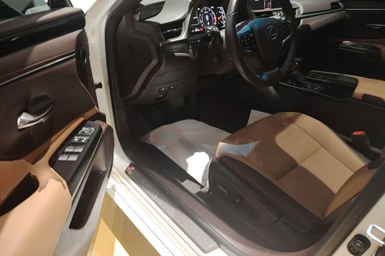 Used Lexus ES 2020 260 Excellence Edition Driver Seat