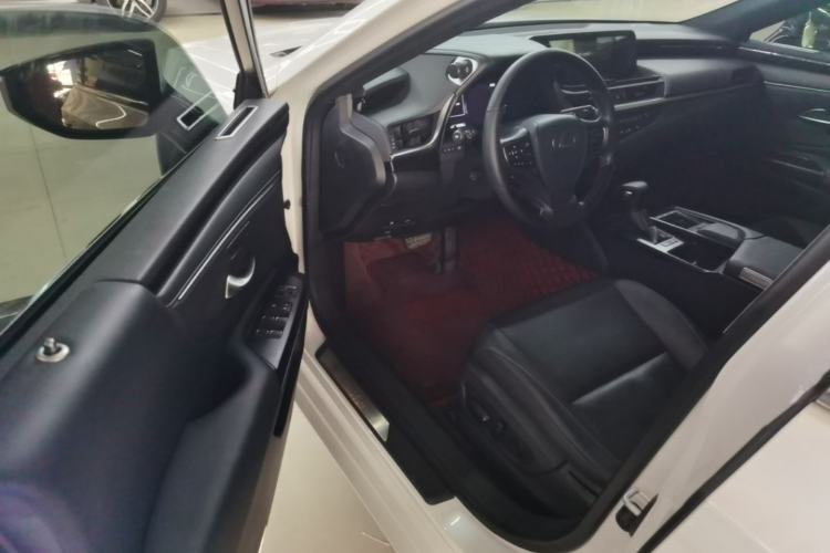 Used Lexus ES 2020 200 Luxury Edition Driver Seat