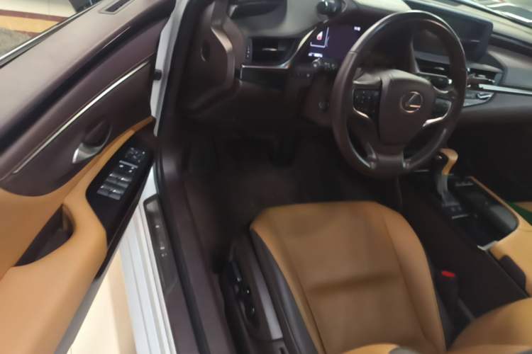 Used Lexus ES 2020 200 Excellence Edition Driver Seat