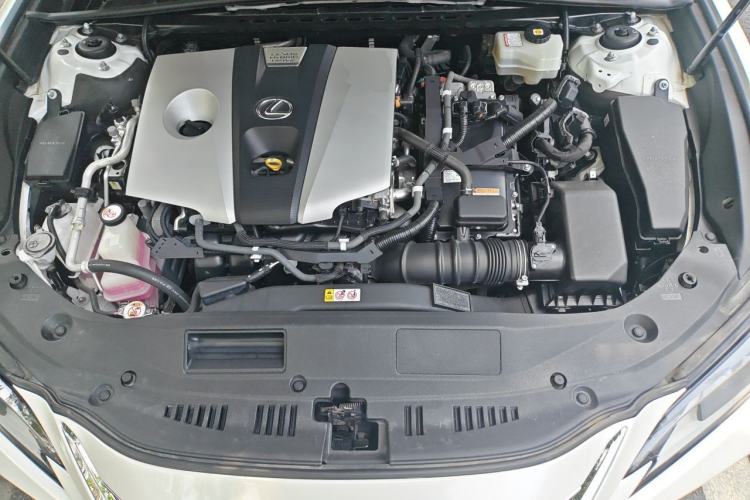 Used Lexus ES 2020 300h Premier Edition Engine Bay