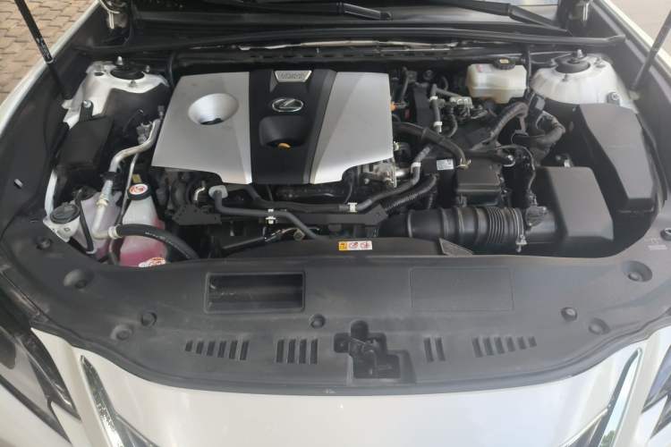 Used Lexus ES 2020 300h Premier Edition Engine Bay