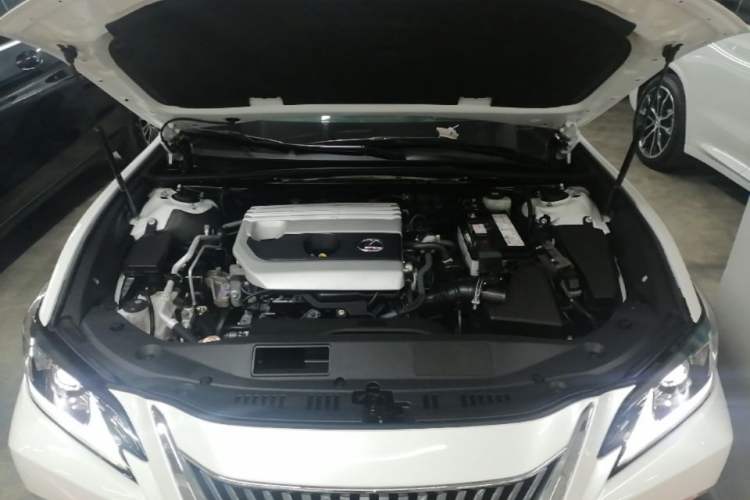 Used Lexus ES 2020 200 Excellence Edition Engine Bay