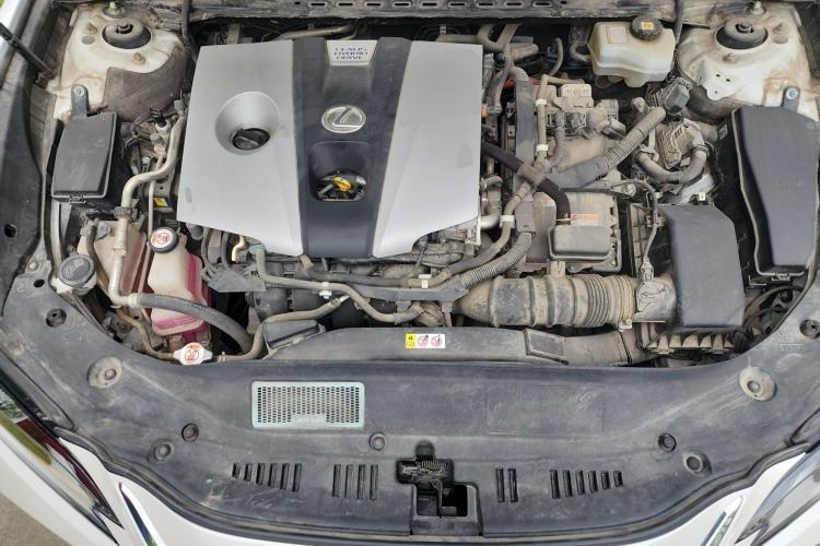 Used Lexus ES 2020 300h Premier Edition Engine Bay