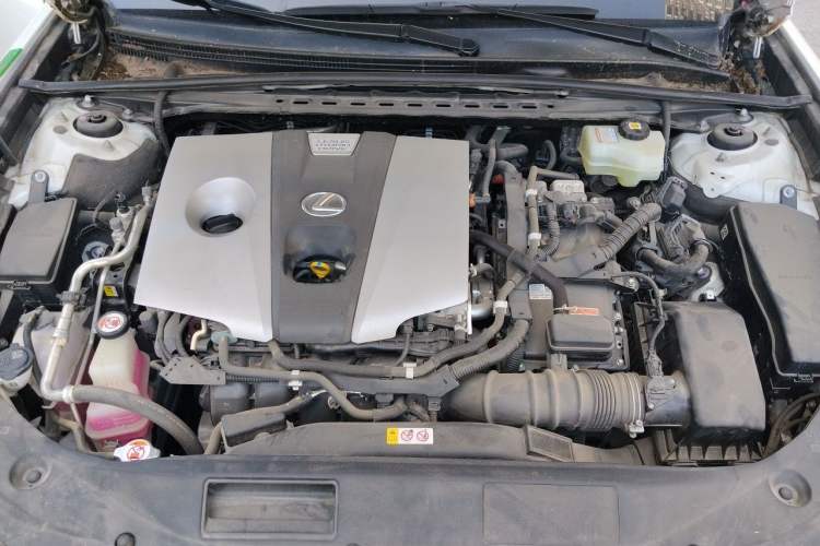 Used Lexus ES 2020 300h Premier Edition Engine Bay