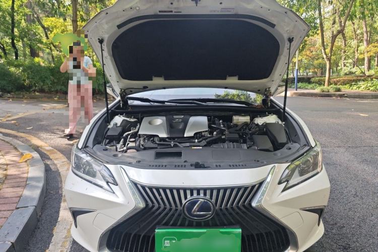 Used Lexus ES 2020 300h Premier Edition Engine Bay