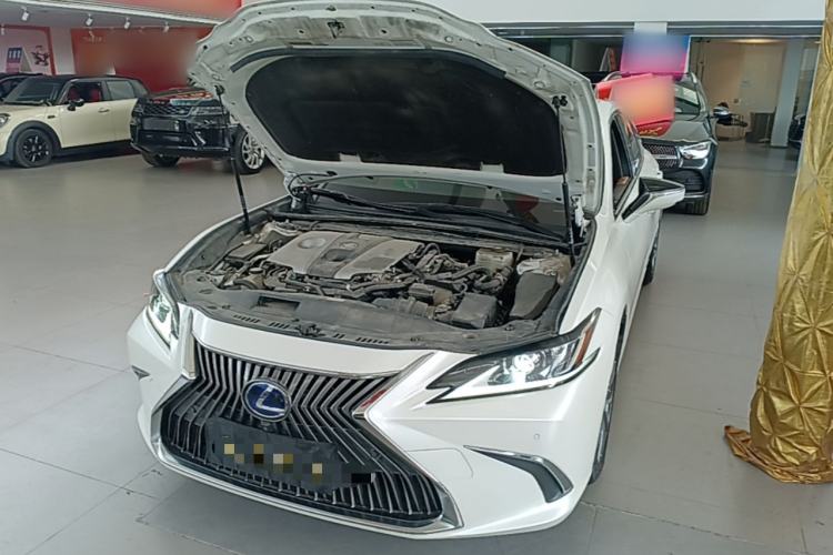 Used Lexus ES 2020 300h Premier Edition Engine Bay