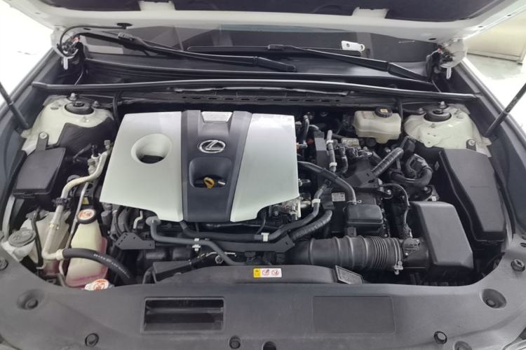 Used Lexus ES 2020 300h Premier Edition Engine Bay