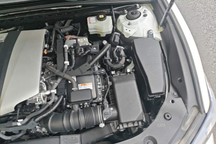 Used Lexus ES 2020 300h Premier Edition Engine Bay Left