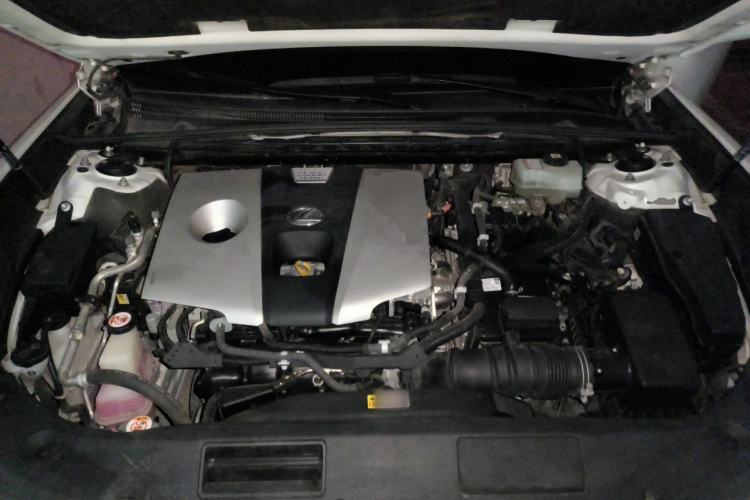 Used Lexus ES 2020 300h Premier Edition Engine Bay