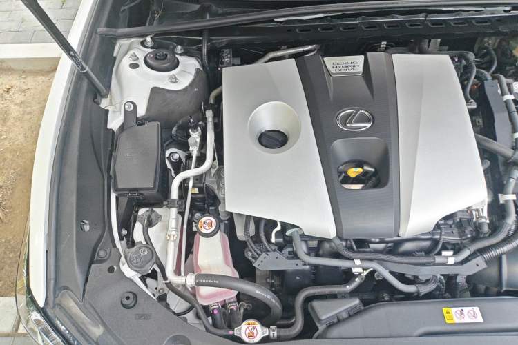 Used Lexus ES 2020 300h Premier Edition Engine Bay Right