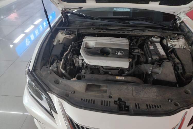 Used Lexus ES 2020 200 Excellence Edition Engine Bay Right