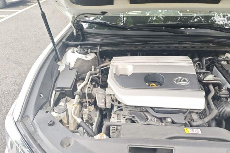 Used Lexus ES 2020 200 Luxury Edition Engine Bay Right